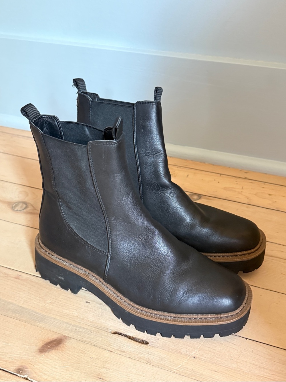 Sam Edelman Black Leather Chelsea Boots. Size 10.5